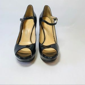 Marc Fisher 4" heel ankle strapy peep toe 6.5M